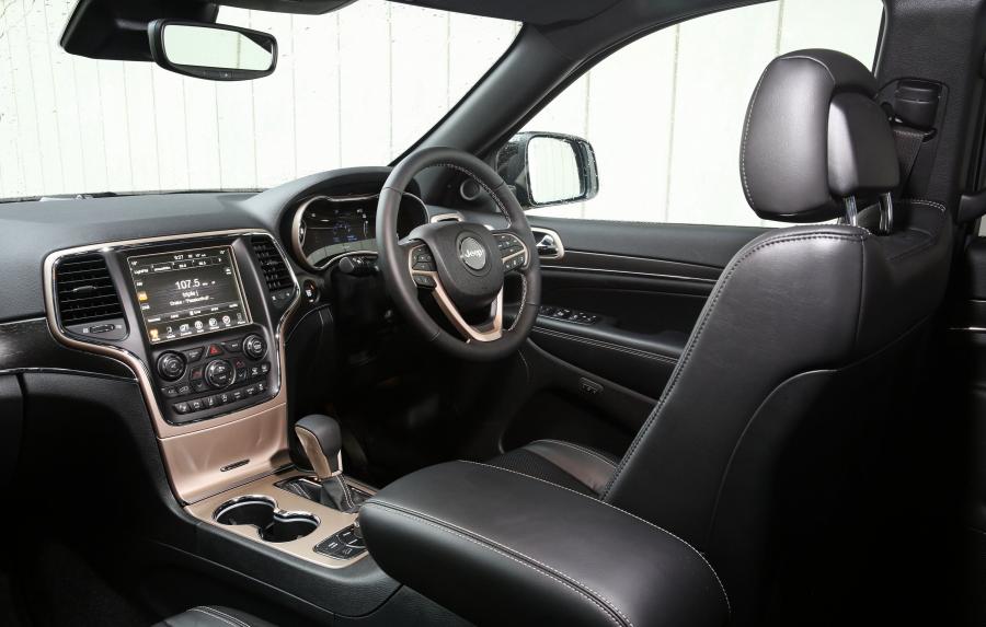 Интерьер Jeep Grand Cherokee Limited (WK2) 2017 года  (AU) (фото 15 из 19)